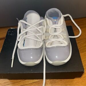 Jordan 11 Retro Low
Cement Grey (TD)